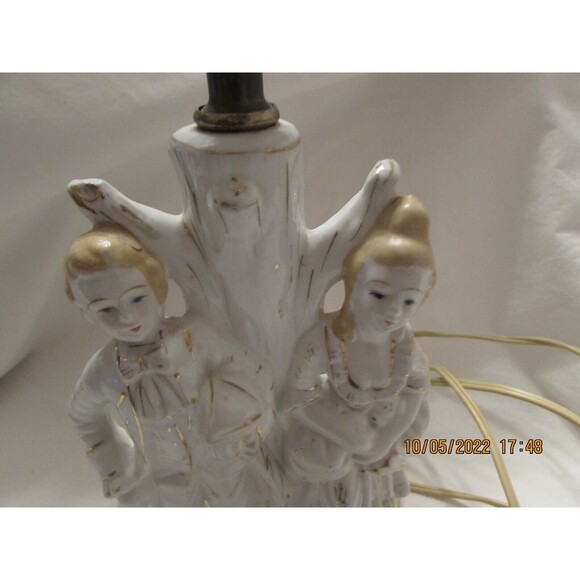 VINTAGE VICTORIAN RENISSANCE FIGURINE FIGURE TABLE LAMP MAN WOMEN - Picture 1 of 7